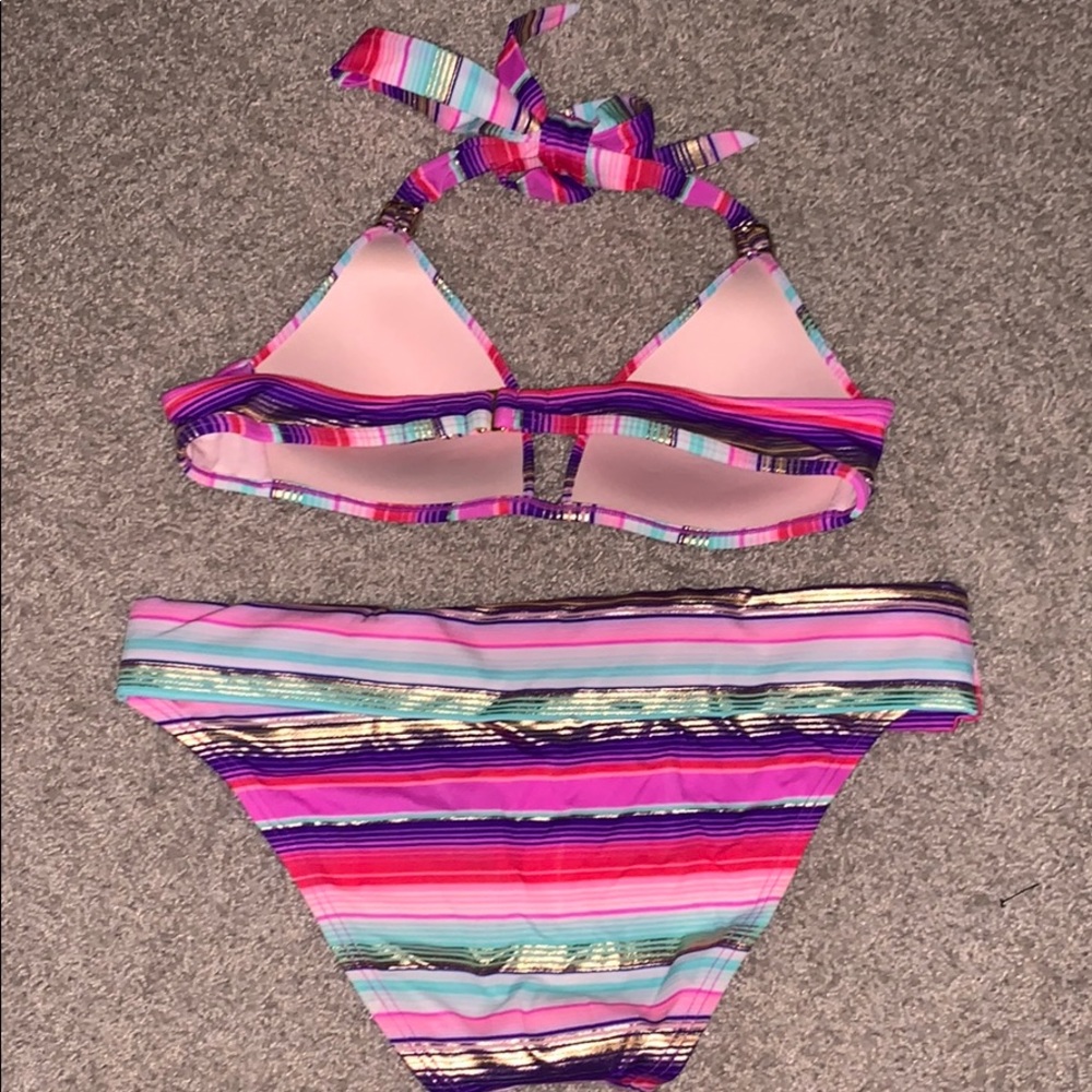 Bikini - Picture 2 of 2